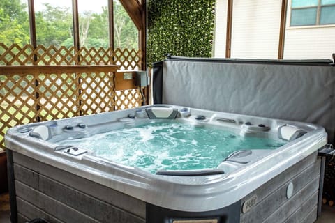 Indoor spa tub
