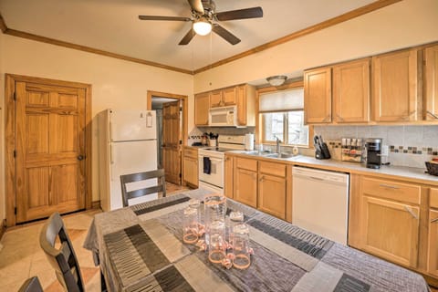 Dining Area & Kitchen
