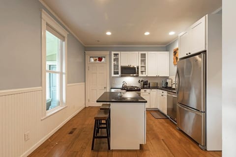 Kitchen (Main Floor) 