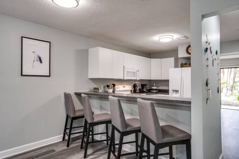 Bar Counter Dining - also great for work space!