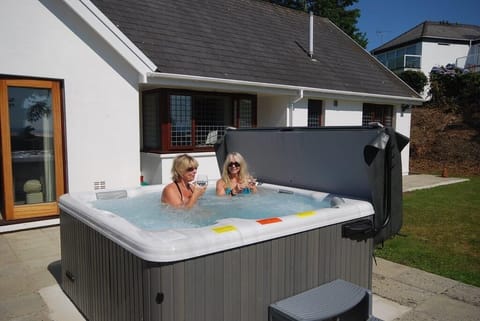 hot tub, sea views, luxury cottage, Log Burner