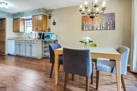 Flooring, Hardwood, Chair, Furniture, Floor