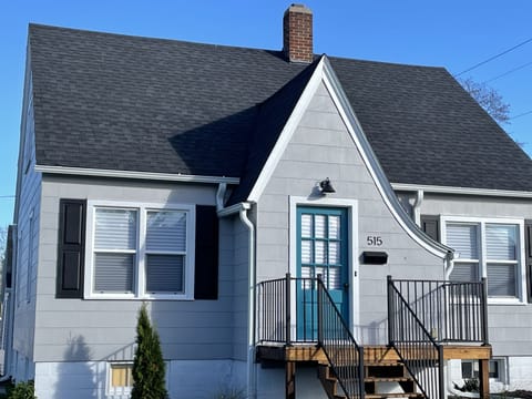 Near Denny's market and Perry Park.