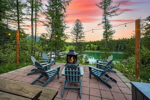 Sunsets over the river: where simplicity meets wonder and beauty ending your day with the perfect masterpiece.