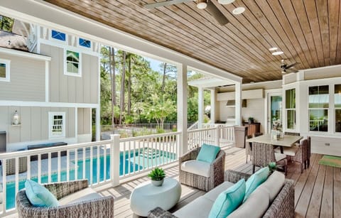 Poolside Covered Porch (1)