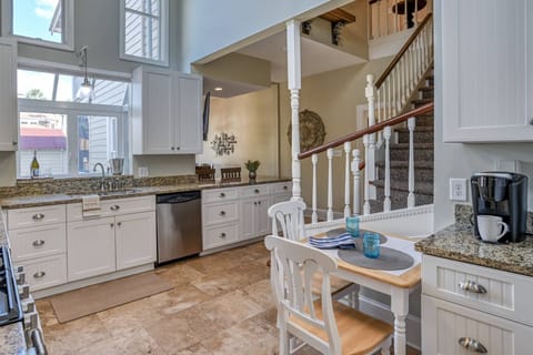 The kitchen is equipped with everything you need to prepare your favorite meal.