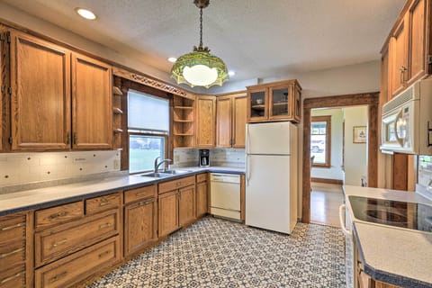 Kitchen | Fully Equipped | Cooking Basics