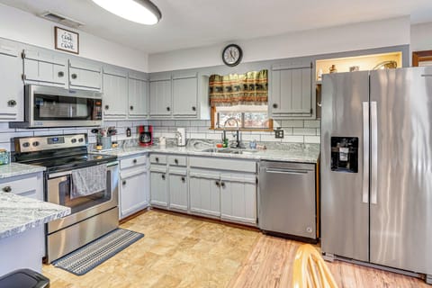 Fully Equipped Kitchen | Cooking Basics & Spices | Drip Coffee Maker