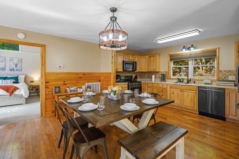 Gather up to 10 people around the table for a home-cooked or ordered-in meal.