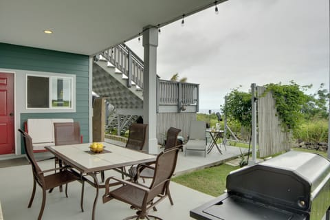 Naalehu Vacation Rental | 2BR | 1BA | 1,500 Sq Ft | Stairs Required