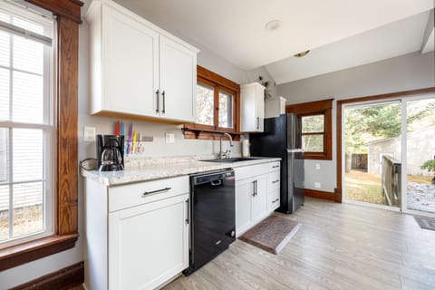 "Had an amazing girls weekend! House was fully stocked with supplies for all our needs!"

-Melissa, March 2022