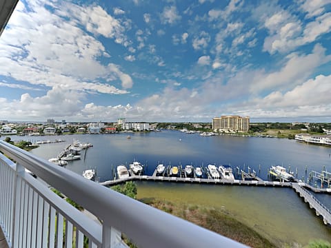 Welcome to Harbor Landing #601A