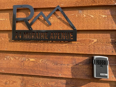 Keypad to the cabin. Prior to your stay you will get a code to retrieve a key. 