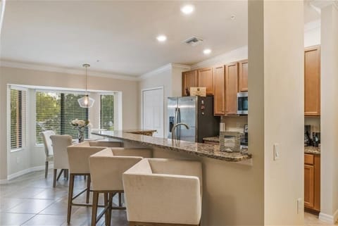 Breakfast Bar, and eat in kitchen