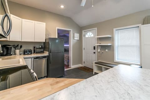 Kitchen essentials: stainless steel and clean lines. ✨