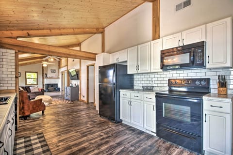 Fully Equipped Kitchen | Trash Bags & Paper Towels