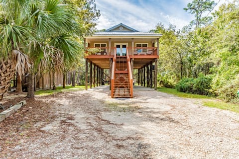 Free available parking for up to 4 vehicles (or a boat!)