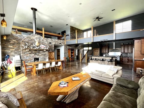 Open concept great room!!