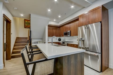 Kitchen andBreakfast Bar