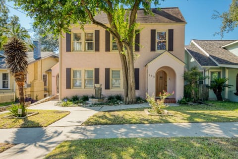 Casa Rosada is a 100 year old home in a quiet historic district.