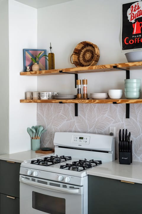 Stocked kitchen with all the essentials for a pleasant stay. 