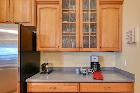 Kitchen appliances are provided.