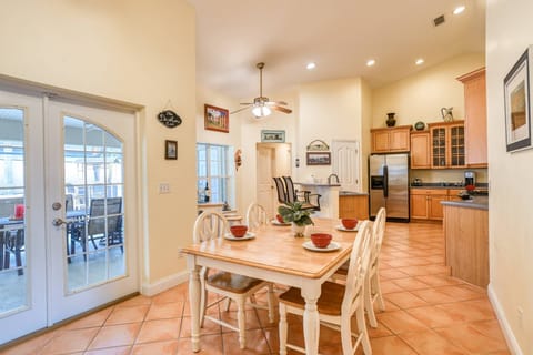 The kitchen has plenty of seating for the whole group to eat together.