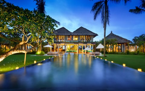 Villa Kalima at night from pool