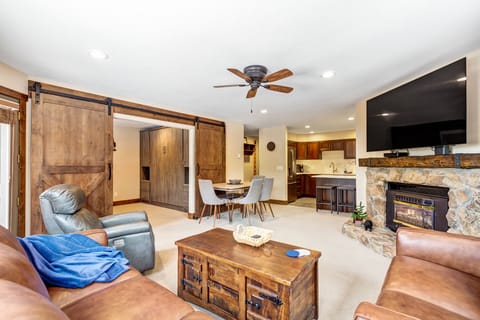 Living Area, kitchen and Den