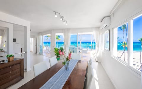 The amazing ocean view of this spacoius living room will inspire you. 