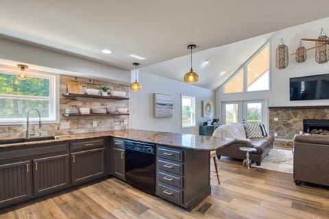 Great open concept kitchen to enjoy the togetherness while cooking or entertaining.