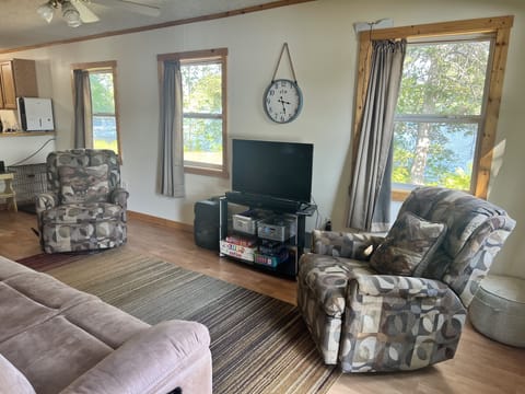 Two swivel recliners, smart TV, soundbar, dog kennel, games