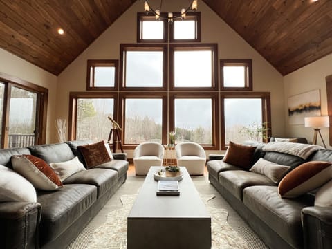 Welcome to Sienna Lodge, a stunningly chic lodge, 7 minutes away from Windham Mt