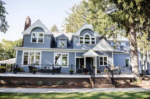 10,000 sf Copper King Marcus Daly modernized award winning historical home