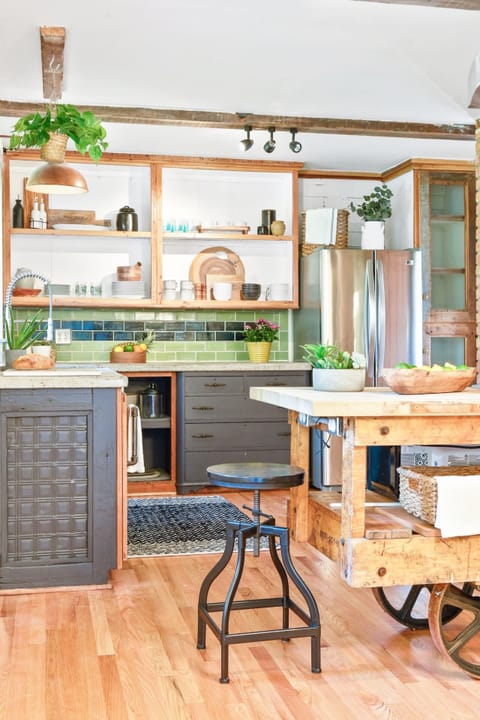 The kitchen has 5 burner cooktop, microwave, dishwasher, fridge/freezer, oven...