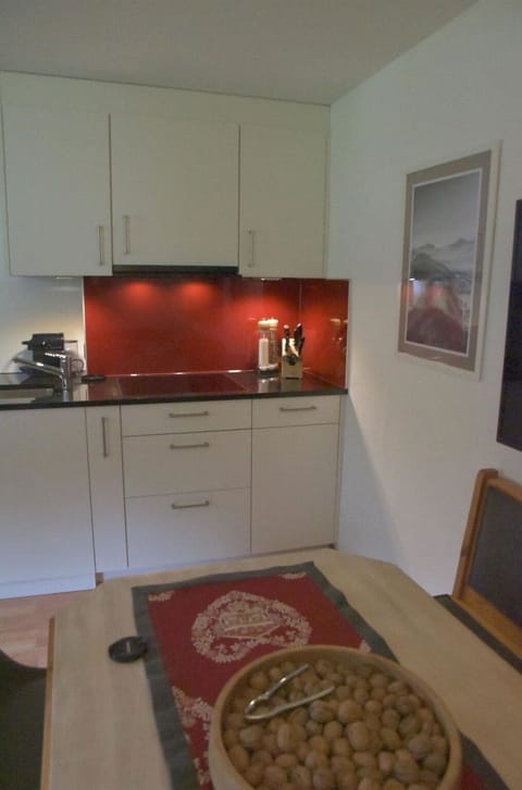 Plant, Sky, Cloud, Building, Tree, Wood, Land Lot, Window, Residential Area, Leisure