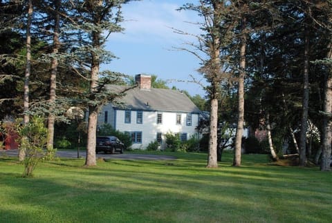 The Swallow Hill Manor is located to enjoy the outdoor activities of NH.