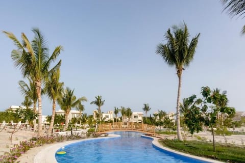 Outdoor Swimming Pool (Free)