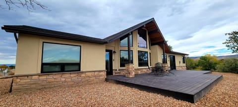 Large deck with patio table and chairs. Excellent mountain and sunrise views!