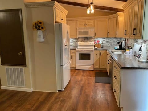 Kitchen - fully equipped 