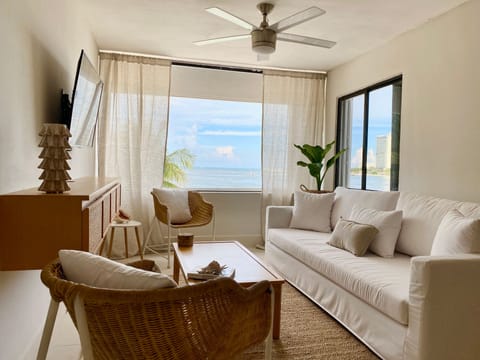 LIVING ROOM OCEAN VIEW! 
