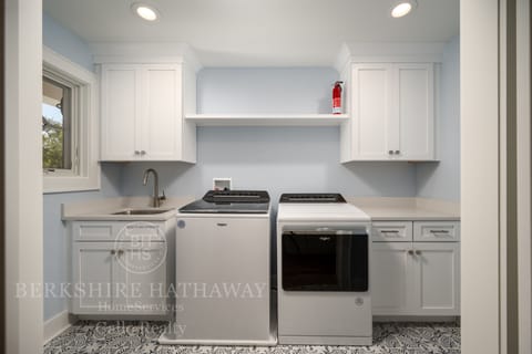 Middle Floor Laundry Room