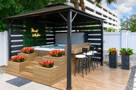 Welcome to your South Tampa getaway! Perfectly situated just minutes from Raymond James Stadium, this home offers the ideal base for enjoying local concerts and cheering on the Bucs during football season. GO BUCS!
