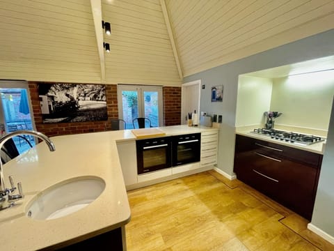 Fully equipped kitchen with all white goods and double oven