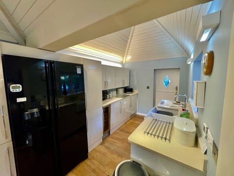 Kitchen with Fridge Freezer and ice maker