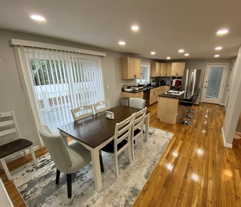 Dinning (Main Floor)
