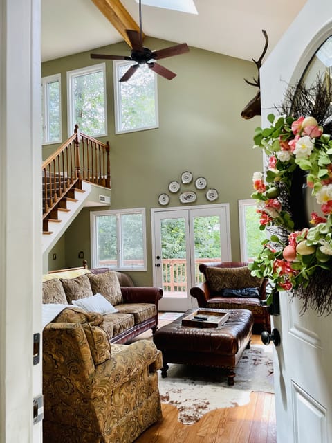 Bright and beautiful living room 