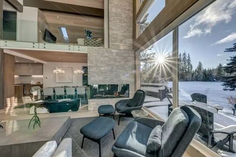 Stellar Jay Chalet
