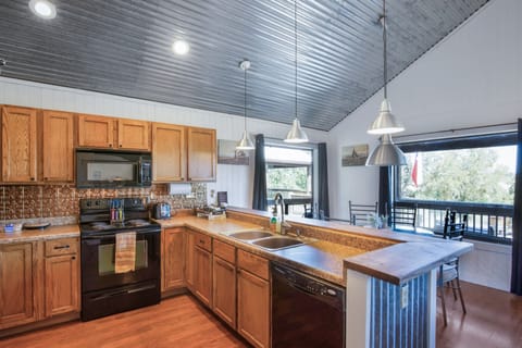 Cabin C: Full kitchen with all utensils plus *Toaster *Coffee Maker *Ice Maker