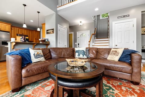 Open plan living and flexible seating!